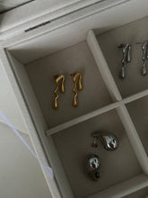 Load image into Gallery viewer, Quinn Earrings