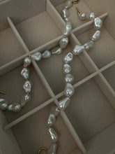 Load image into Gallery viewer, Coral Necklace