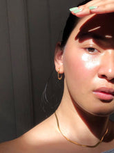 Load image into Gallery viewer, Oui Hoops