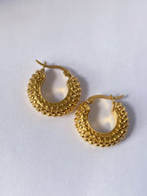 Load image into Gallery viewer, J&#39;adore hoops
