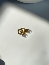 Load image into Gallery viewer, Oyster Earrings
