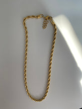 Load image into Gallery viewer, Medusa chain
