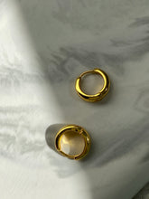 Load image into Gallery viewer, Gigi Hoops
